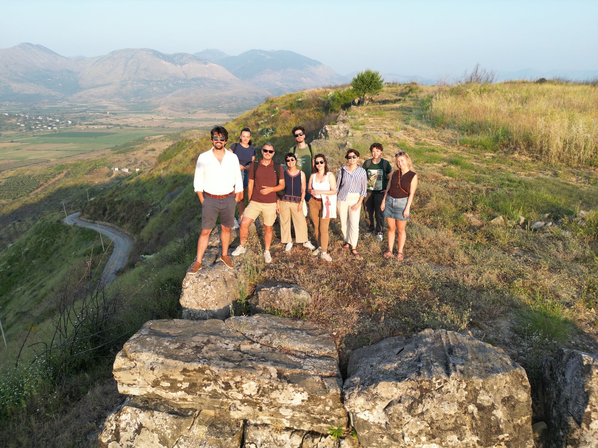 2025. Foto di gruppo dopo la visita a Phoinike
